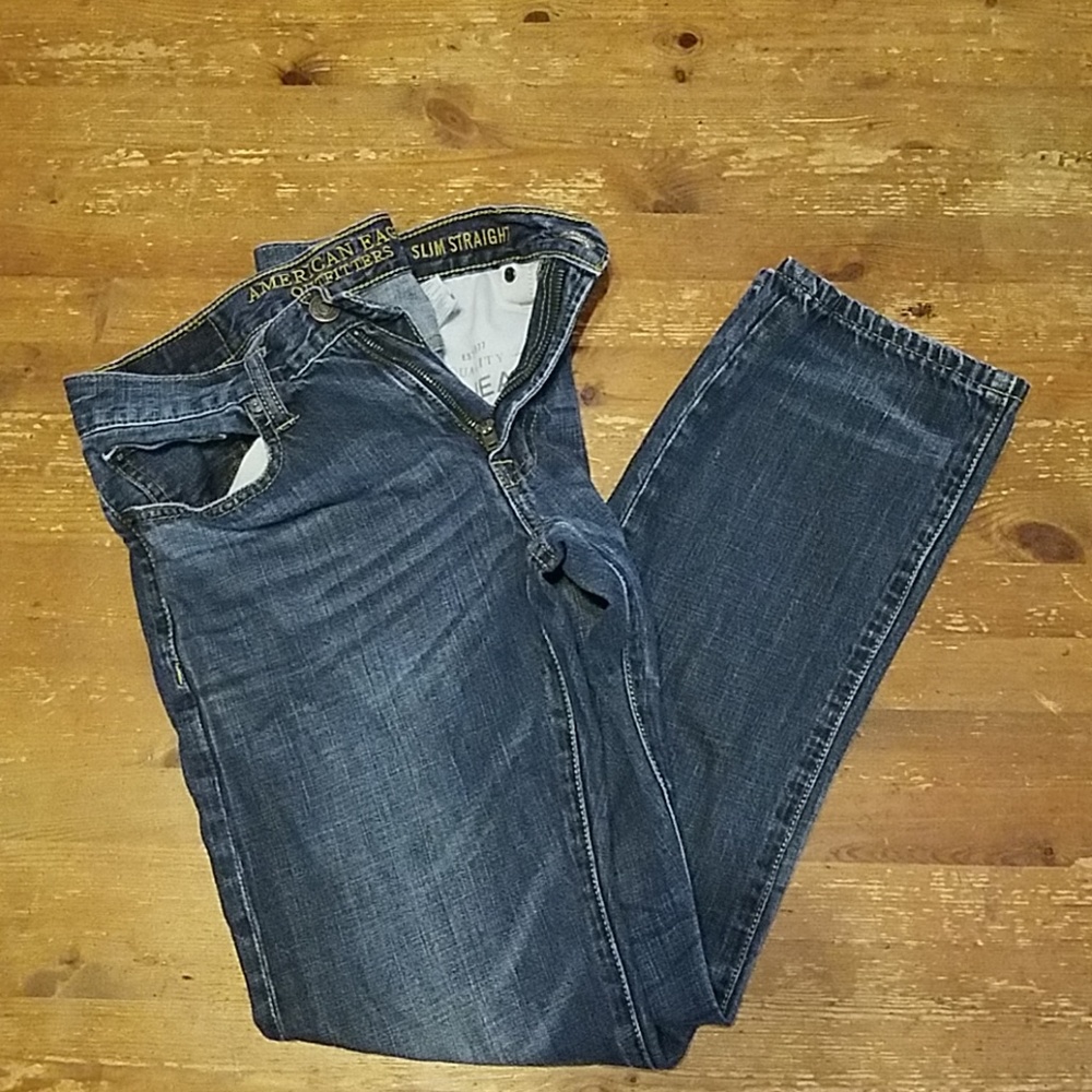 American eagle slim straight blue jeans